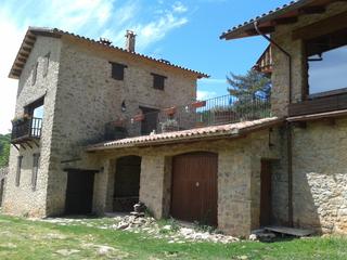 Masia a Ripoll. Preciosa masia en 2 casas reformadas, con 65 hectáreas Masia a Ripoll. Preciosa masia en 2 casas reformadas, con 65 hectáreas