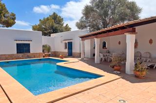 Chalet à Cala d´Or. Villa con patio en solar esquinero de cala llonga Chalet à Cala d´Or. Villa con patio en solar esquinero de cala llonga