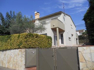 Miete Doppelhaus Carrer onze de setembre. 4 hab con jardín en montjuic Miete Doppelhaus Carrer onze de setembre. 4 hab con jardín en montjuic