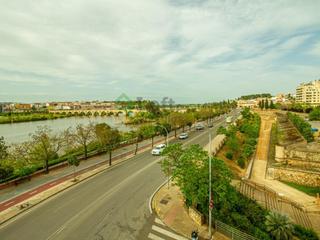 Piso en Santa Marina. Vivienda de 4 dormitorios con vistas al río guadiana Piso en Santa Marina. Vivienda de 4 dormitorios con vistas al río guadiana