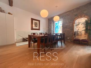 Dúplex  Soraluze kalea. Dúplex reformado con encanto en la parte vieja de donostia. Dúplex  Soraluze kalea. Dúplex reformado con encanto en la parte vieja de donostia.