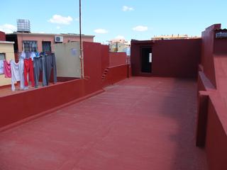 Casa Calle reyes católicos. Casa grande, actualmente escriturada como almacén. Casa Calle reyes católicos. Casa grande, actualmente escriturada como almacén.