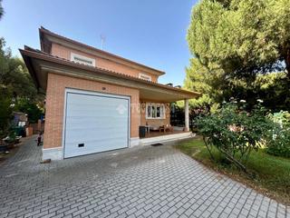 Casa C. cardiel. Casa en venta en aldeamayor de san martín Casa C. cardiel. Casa en venta en aldeamayor de san martín