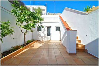 Planta baja Centro. 80m2 + patio de 40m2 Planta baja Centro. 80m2 + patio de 40m2