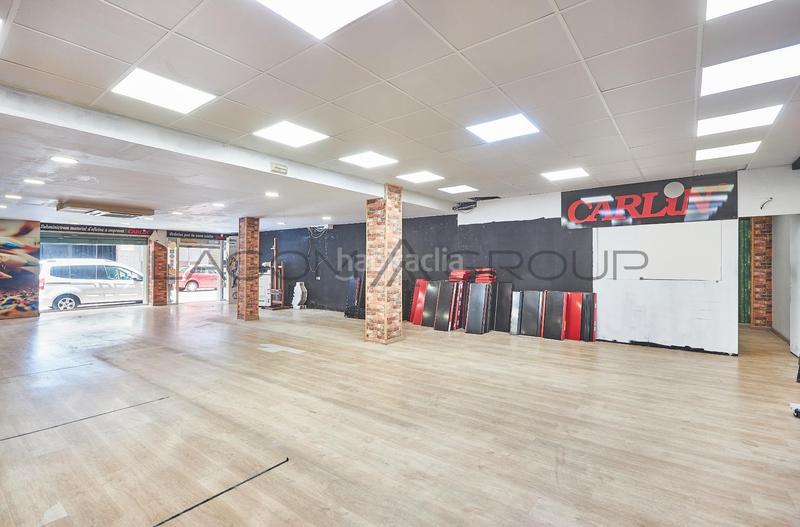 Foto f6dab24c-d0d5-4475-96d4-0fa6b5a71f07. Local comercial a Passeig Maragall Gavà Foto f6dab24c-d0d5-4475-96d4-0fa6b5a71f07. Local comercial a Passeig Maragall Gavà