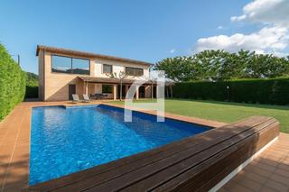 Maison  N/a. Fantástica casa en venta en bescanó Maison  N/a. Fantástica casa en venta en bescanó