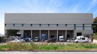 Lloguer Nau industrial en Marianao. Con patio privativo de 2.400m2 Lloguer Nau industrial en Marianao. Con patio privativo de 2.400m2