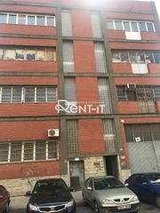 Edifici en Centre. Edificio industrial de 2.439 m2 con parking y entrada tir. Edifici en Centre. Edificio industrial de 2.439 m2 con parking y entrada tir.