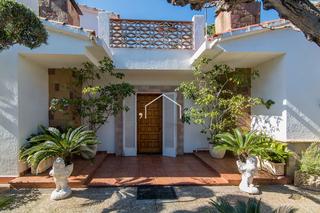 Xalet Avinguda fèlix millet. Casa unifamiliar con piscina y jardín Xalet Avinguda fèlix millet. Casa unifamiliar con piscina y jardín