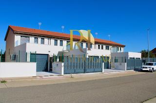 Maison jumelée à Calle rengalengo 17. La virgen del camino: ¡¡obra nueva en el truébano de primeras ca Maison jumelée à Calle rengalengo 17. La virgen del camino: ¡¡obra nueva en el truébano de primeras ca