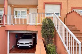 Chalet Calle pintor juan gris. Chalet valencia de don juan. Chalet Calle pintor juan gris. Chalet valencia de don juan.