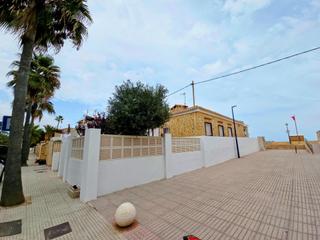 Lloguer Xalet a Miramar. Chalet en primera línea de playa con vistas únicas al mediterrán Lloguer Xalet a Miramar. Chalet en primera línea de playa con vistas únicas al mediterrán