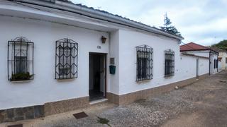 Casa bifamiliare Travesía josé antonio girón 13. Casa con patio en venta en alar del rey (palencia) Casa bifamiliare Travesía josé antonio girón 13. Casa con patio en venta en alar del rey (palencia)
