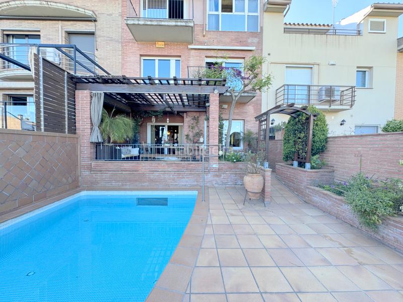 Foto cf5a8a6b-8e5d-49f8-b2a1-fa2300a69a63. Maison avec cheminée chauffage parking piscine dans Granollers Foto cf5a8a6b-8e5d-49f8-b2a1-fa2300a69a63. Maison avec cheminée chauffage parking piscine dans Granollers