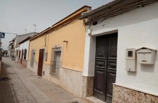Casa adossada Calle verbena. Andújar (jaén). "okupado" (no se puede visitar ni hipotecar). Casa adossada Calle verbena. Andújar (jaén). "okupado" (no se puede visitar ni hipotecar).