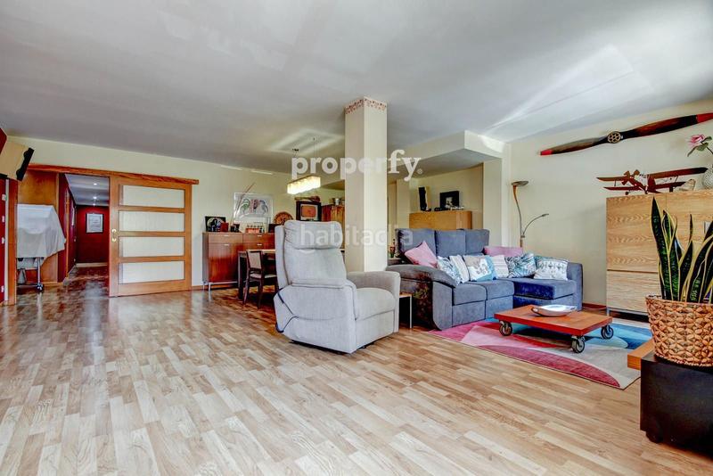 Foto 4d9a0c0b-5d95-4b6f-81b7-a49968cb5427. Pis amb calefacció aparcament a Centre Salt Foto 4d9a0c0b-5d95-4b6f-81b7-a49968cb5427. Pis amb calefacció aparcament a Centre Salt