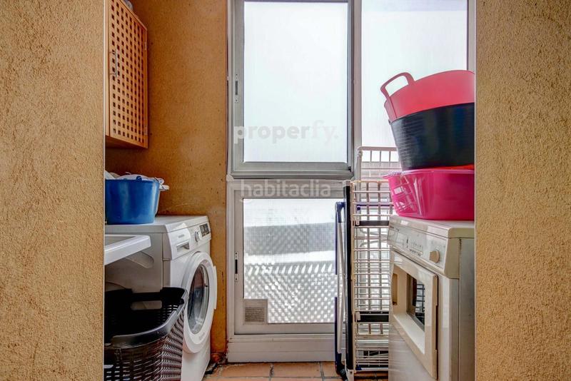 Foto 5ad8ccf6-dd5a-45c8-b5e6-815eab3a9c17. Pis amb calefacció aparcament a Centre Salt Foto 5ad8ccf6-dd5a-45c8-b5e6-815eab3a9c17. Pis amb calefacció aparcament a Centre Salt