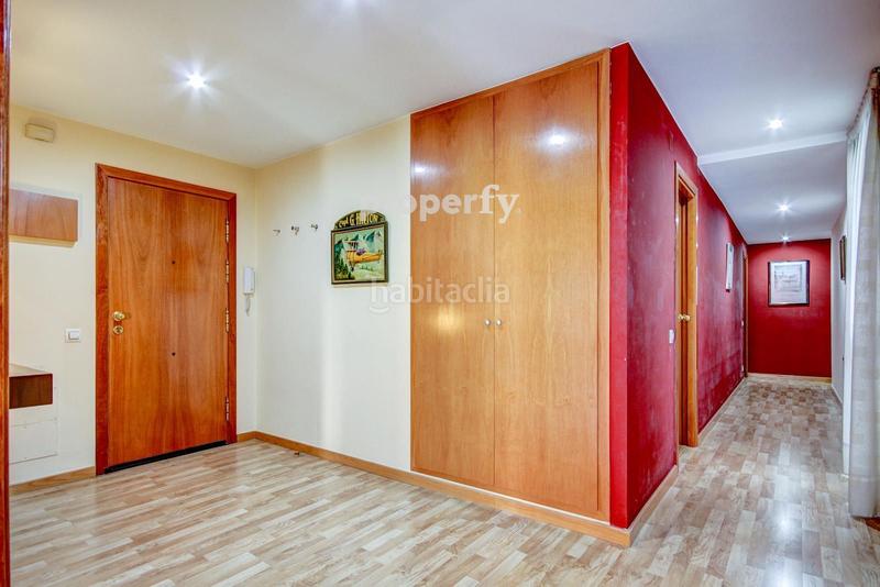 Foto c702947c-34ef-4893-b025-1bbd0bc784ec. Pis amb calefacció aparcament a Centre Salt Foto c702947c-34ef-4893-b025-1bbd0bc784ec. Pis amb calefacció aparcament a Centre Salt