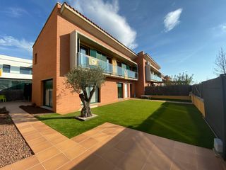 Casa pareada Avinguda girona. Impecable casa aparellada!!! Casa pareada Avinguda girona. Impecable casa aparellada!!!