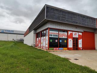 Alquiler Nave industrial en Calle poligono los caños 2b 18. Nave exposicion, acristalada, esquina, patio delantero y patio t Alquiler Nave industrial en Calle poligono los caños 2b 18. Nave exposicion, acristalada, esquina, patio delantero y patio t