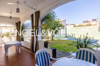 Maison jumelée à Valencina de la Concepción. Casa con un gran potencial en valencina de la concepción Maison jumelée à Valencina de la Concepción. Casa con un gran potencial en valencina de la concepción
