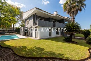 Masia a Camas. Elegancia y distinción con piscina y jardín privados, en exclusi Masia a Camas. Elegancia y distinción con piscina y jardín privados, en exclusi