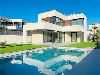 Chalet in Golf Bahía. Descubre el paradisíaco enclave de esta majestuosa villa de dos Chalet in Golf Bahía. Descubre el paradisíaco enclave de esta majestuosa villa de dos