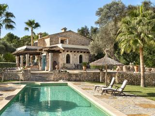 Masia a Ciutat d´Alcúdia. Vivienda renovada con vistas panorámicas a la bahía de pollença Masia a Ciutat d´Alcúdia. Vivienda renovada con vistas panorámicas a la bahía de pollença