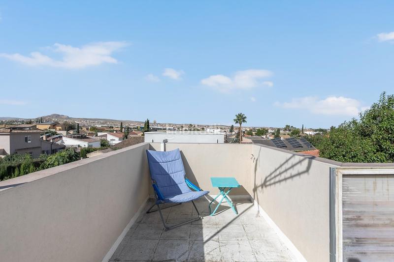 Foto aa8bd36c-bfb2-4f7d-a7ce-9d3332bb3144. Chalet  con parcela y piscina en urbanización los chopos. en Gabias (Las) Foto aa8bd36c-bfb2-4f7d-a7ce-9d3332bb3144. Chalet  con parcela y piscina en urbanización los chopos. en Gabias (Las)