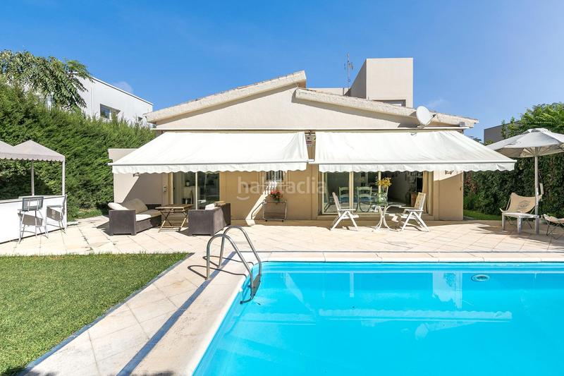 Foto d73c0110-dd2f-4eb6-a945-830e46379807. Chalet  con parcela y piscina en urbanización los chopos. en Gabias (Las) Foto d73c0110-dd2f-4eb6-a945-830e46379807. Chalet  con parcela y piscina en urbanización los chopos. en Gabias (Las)