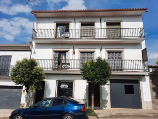 Édifice à Barrio del pintor 3. Venta edificio completo, con tres pisos, patio y garaje en garro Édifice à Barrio del pintor 3. Venta edificio completo, con tres pisos, patio y garaje en garro