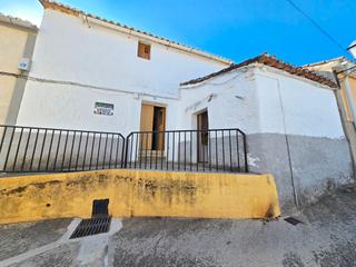 Casa  Calle puerto 33. Casa con patio. c/ puerto nº 33. aliseda (caceres). Casa  Calle puerto 33. Casa con patio. c/ puerto nº 33. aliseda (caceres).