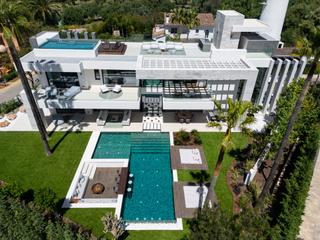Haus in La Dama de Noche - La Alzambra. Exclusiva villa de lujo en atalaya de rio verde, nueva andalucía Haus in La Dama de Noche - La Alzambra. Exclusiva villa de lujo en atalaya de rio verde, nueva andalucía