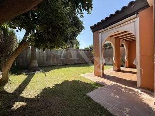 Rent Chalet in Fraternidad 8. Pareado en alquiler en urbanizaciones, 3 dormitorios. Rent Chalet in Fraternidad 8. Pareado en alquiler en urbanizaciones, 3 dormitorios.