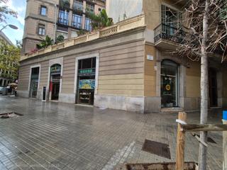 Traspàs Local Comercial  Carrer de trafalgar. Local esquinero con licencia de supermercado Traspàs Local Comercial  Carrer de trafalgar. Local esquinero con licencia de supermercado