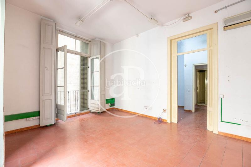 Foto 5cdc8a47-f4ac-4503-b1f5-c24526bec28e. Pis amb calefacció a Gòtic Barcelona Foto 5cdc8a47-f4ac-4503-b1f5-c24526bec28e. Pis amb calefacció a Gòtic Barcelona