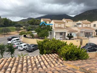 Chalet à Polop. Encantador chalet independiente en esquina en la urbanización la Chalet à Polop. Encantador chalet independiente en esquina en la urbanización la