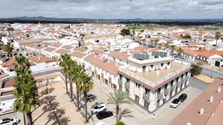 Edifici a San Bartolomé de la Torre. Hostal en san bartolomé de la torre Edifici a San Bartolomé de la Torre. Hostal en san bartolomé de la torre