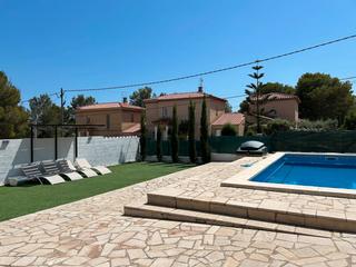 Chalet  Carrer mistral. Chalet con licencia turística y piscina privada Chalet  Carrer mistral. Chalet con licencia turística y piscina privada