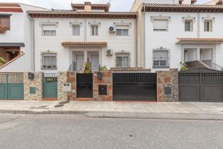 Casa adossada a Ogíjares. Adosada con patio de 60 m2 en ogijares Casa adossada a Ogíjares. Adosada con patio de 60 m2 en ogijares