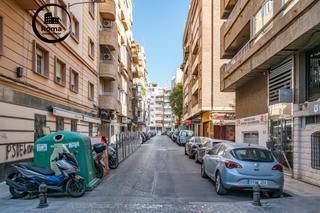 Aparcament cotxe a Calle martín bohórquez 21. Cochera en venta en el centro de granada Aparcament cotxe a Calle martín bohórquez 21. Cochera en venta en el centro de granada