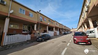 Xalet  Calle sierra de san pedro. Chalet adosado en venta en la cañada, cáceres Xalet  Calle sierra de san pedro. Chalet adosado en venta en la cañada, cáceres