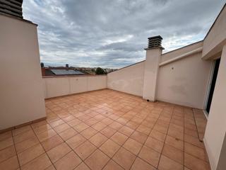 Pis  Carrer major de masricart. Ático abuhardillado diáfano en el centro de la canonja Pis  Carrer major de masricart. Ático abuhardillado diáfano en el centro de la canonja