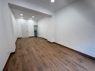 Geschäftsraum in Carrer velia 50. Amplio local comercial reformado en la zona de porta, barcelona Geschäftsraum in Carrer velia 50. Amplio local comercial reformado en la zona de porta, barcelona