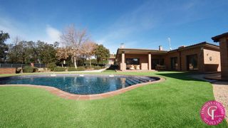Chalet Canigó. Magnífico chalet de una planta a 5 minutos del pga golf con pisc Chalet Canigó. Magnífico chalet de una planta a 5 minutos del pga golf con pisc