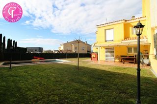 Casa pareada Passeig josep carner i puig-oriol. Fantàstica amb piscina a palau Casa pareada Passeig josep carner i puig-oriol. Fantàstica amb piscina a palau