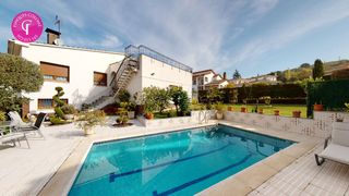 Casa bifamiliare Carrer serra de finestres. Con piscina Casa bifamiliare Carrer serra de finestres. Con piscina