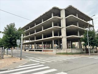Edifici De catalunya. Obra parada en alcarràs Edifici De catalunya. Obra parada en alcarràs