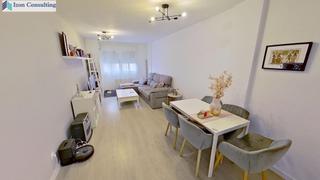 Appartement à El Pilar. Vivienda de tres dormitorios y dos baños con garaje Appartement à El Pilar. Vivienda de tres dormitorios y dos baños con garaje