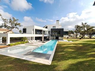 Chalet in Sotogrande Alto. Impresionante villa moderna de 5 dormitorios en san roque club Chalet in Sotogrande Alto. Impresionante villa moderna de 5 dormitorios en san roque club